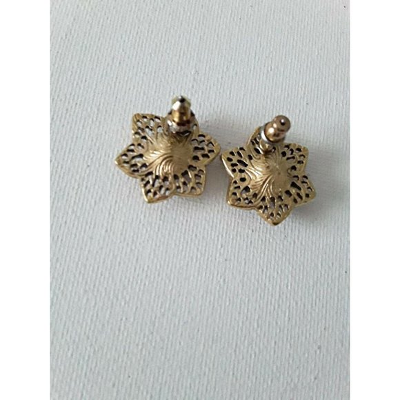 Vintage Solid Gold Tone and Faux Emerald Stone Star Flower Stud Earrings - Picture 2 of 3